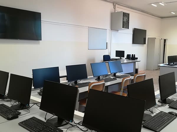 monitor-aula-informatica-modena
